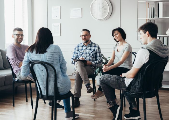 Terapia em comunidade e ressocialização: como funciona